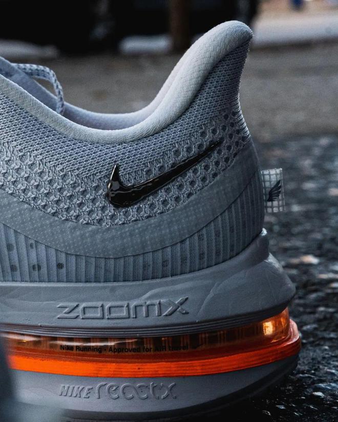 人！这双Nike跑鞋把能给的都给足了必一运动sport网页版登录配置诱(图5)