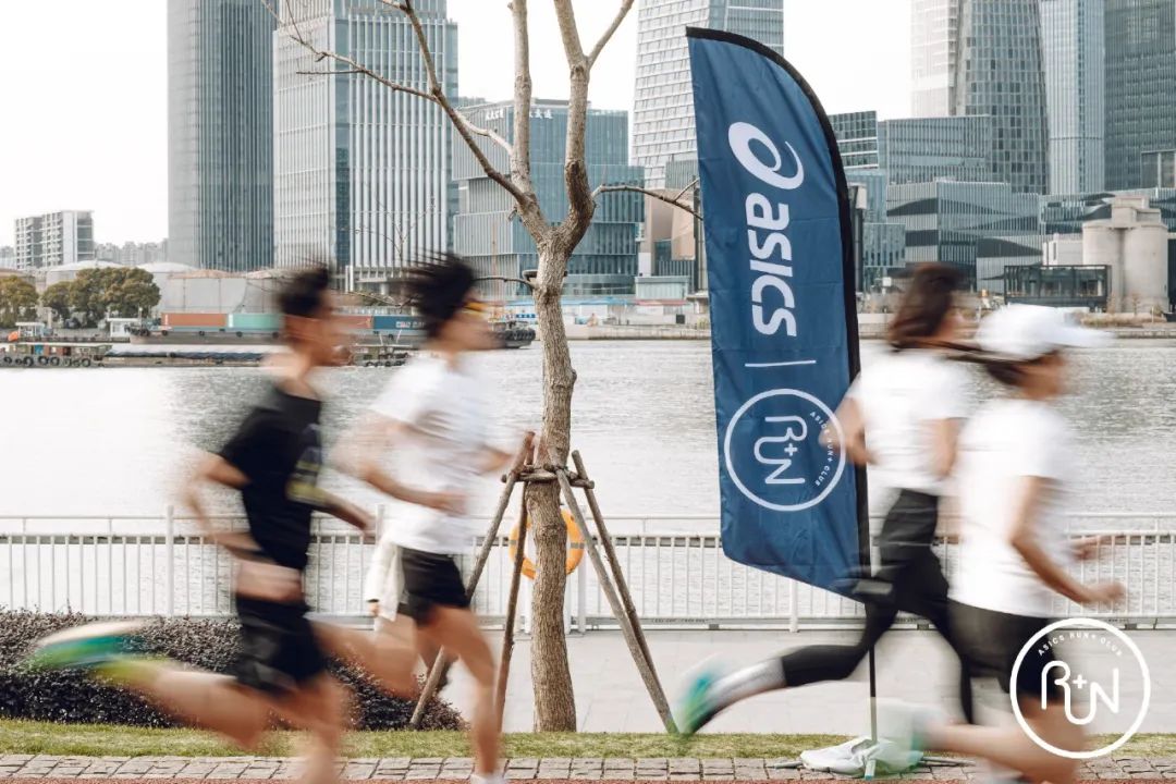 330亿低调跑鞋卖爆中国b体育必一运动一年吸金(图7)