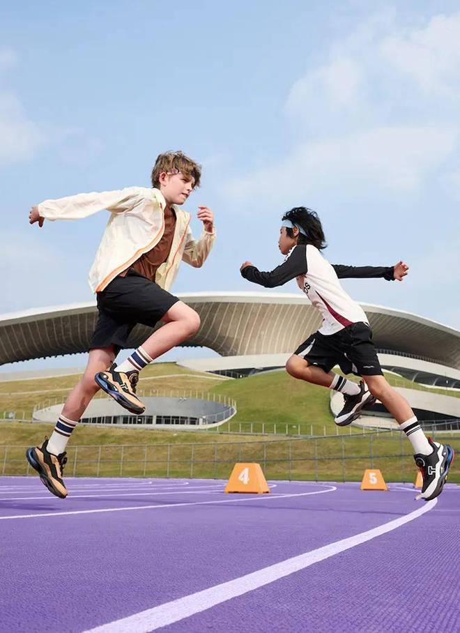 中国童鞋站上世界舞台坚持做“难而正确”的事Bsport体育平台登录泰兰尼斯丁飞：让(图4)