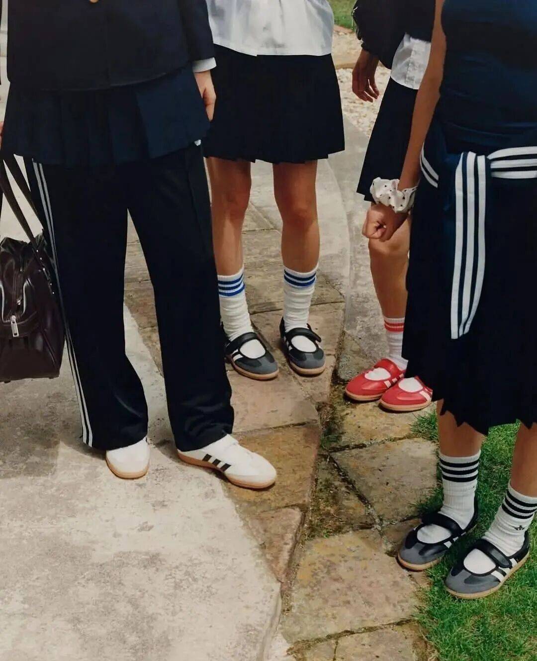 启：从单一款式到联名竞赛必一体育薄底鞋 20 开(图13)